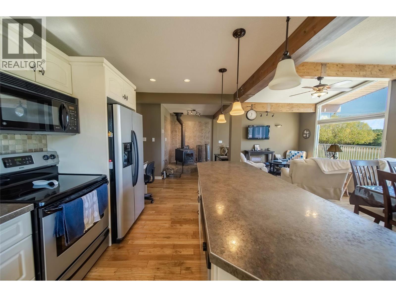 7055 93/95 Highway, Wasa