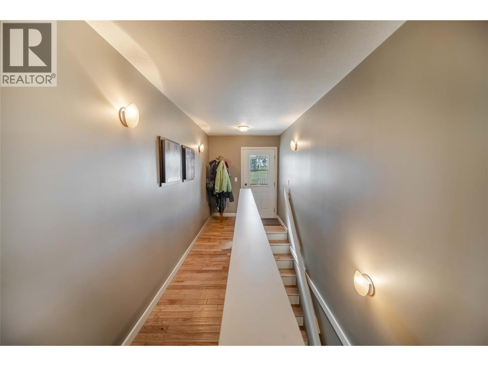 7055 93/95 Highway, Wasa