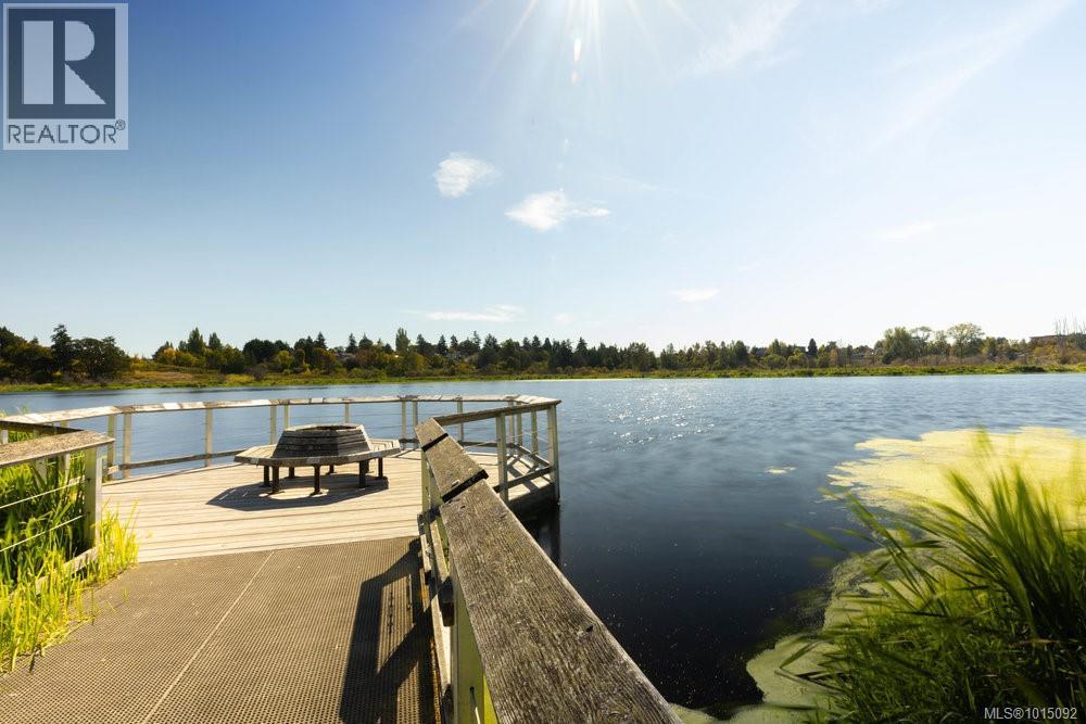 997 Karen Cres, Saanich