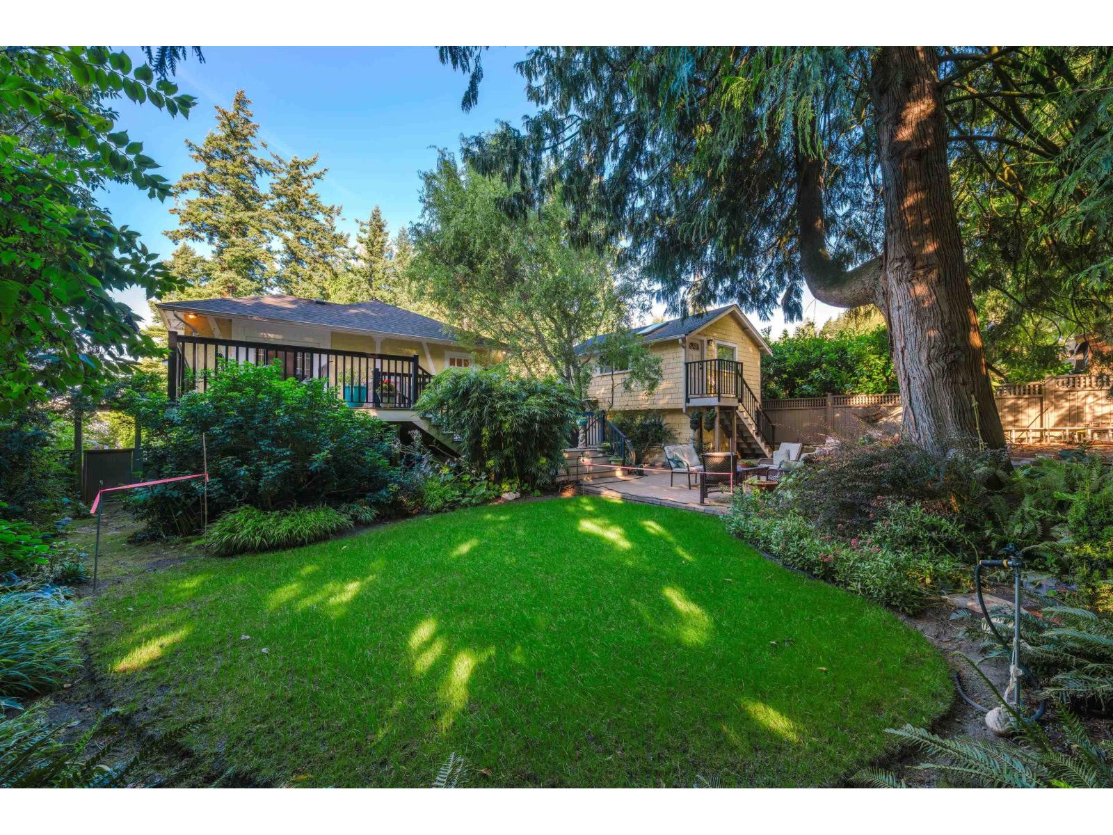 1350 EVERALL STREET, White Rock