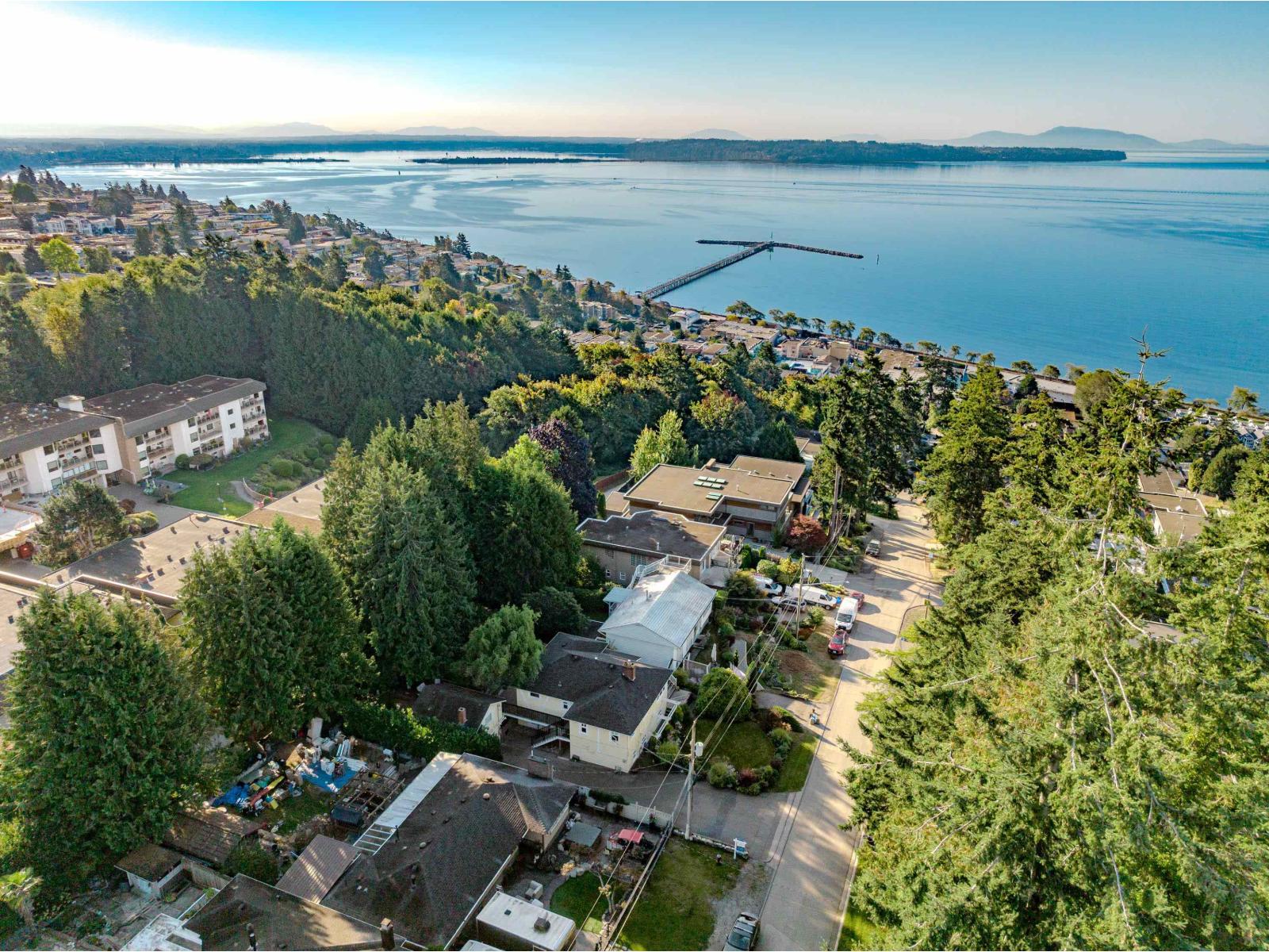 1350 EVERALL STREET, White Rock