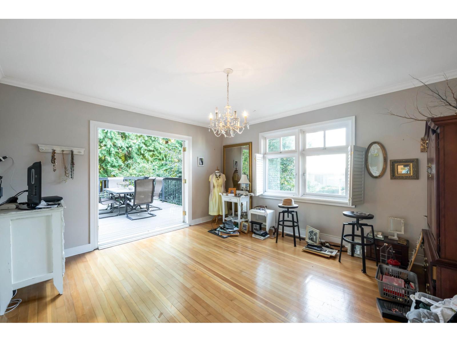 1350 EVERALL STREET, White Rock