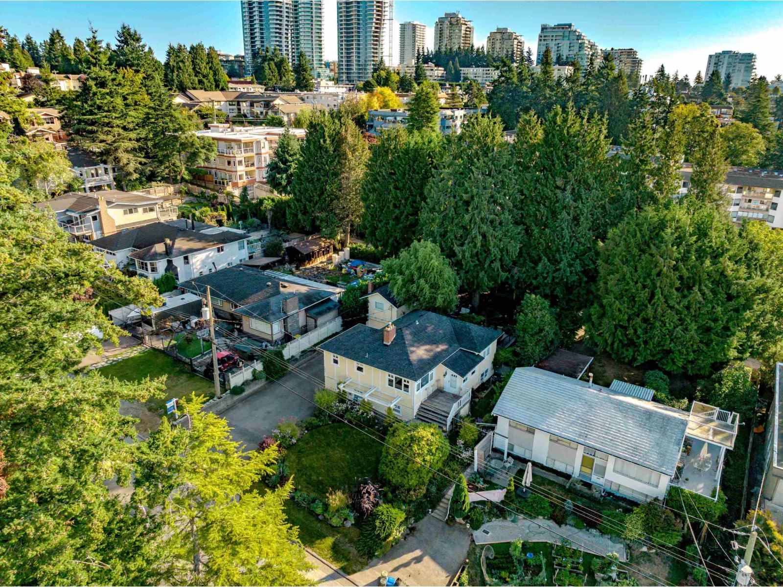 1350 EVERALL STREET, White Rock
