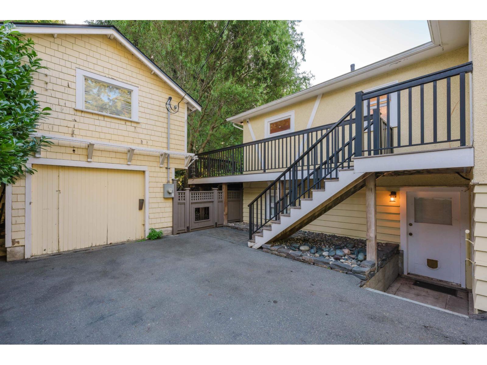 1350 EVERALL STREET, White Rock