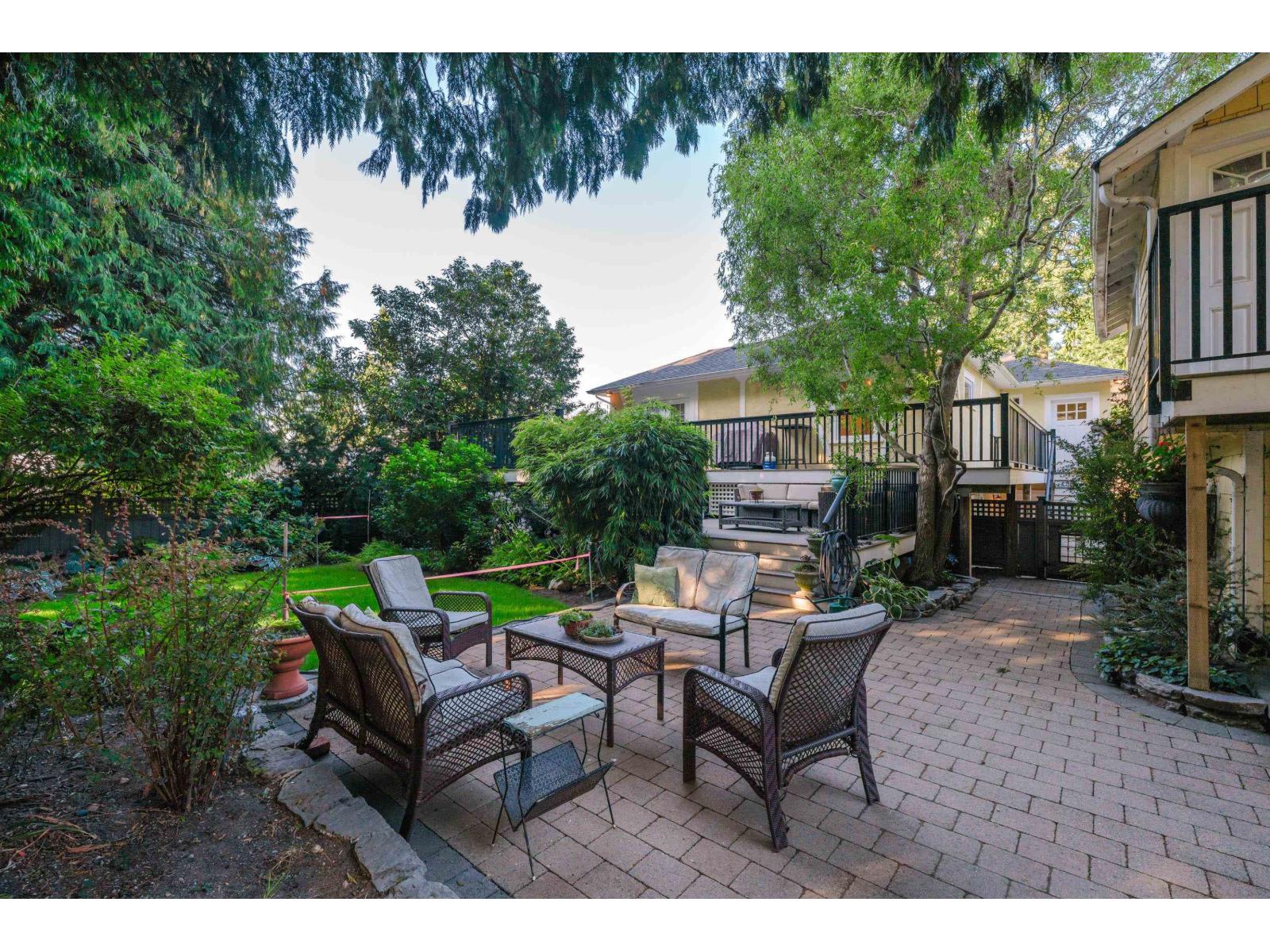 1350 EVERALL STREET, White Rock