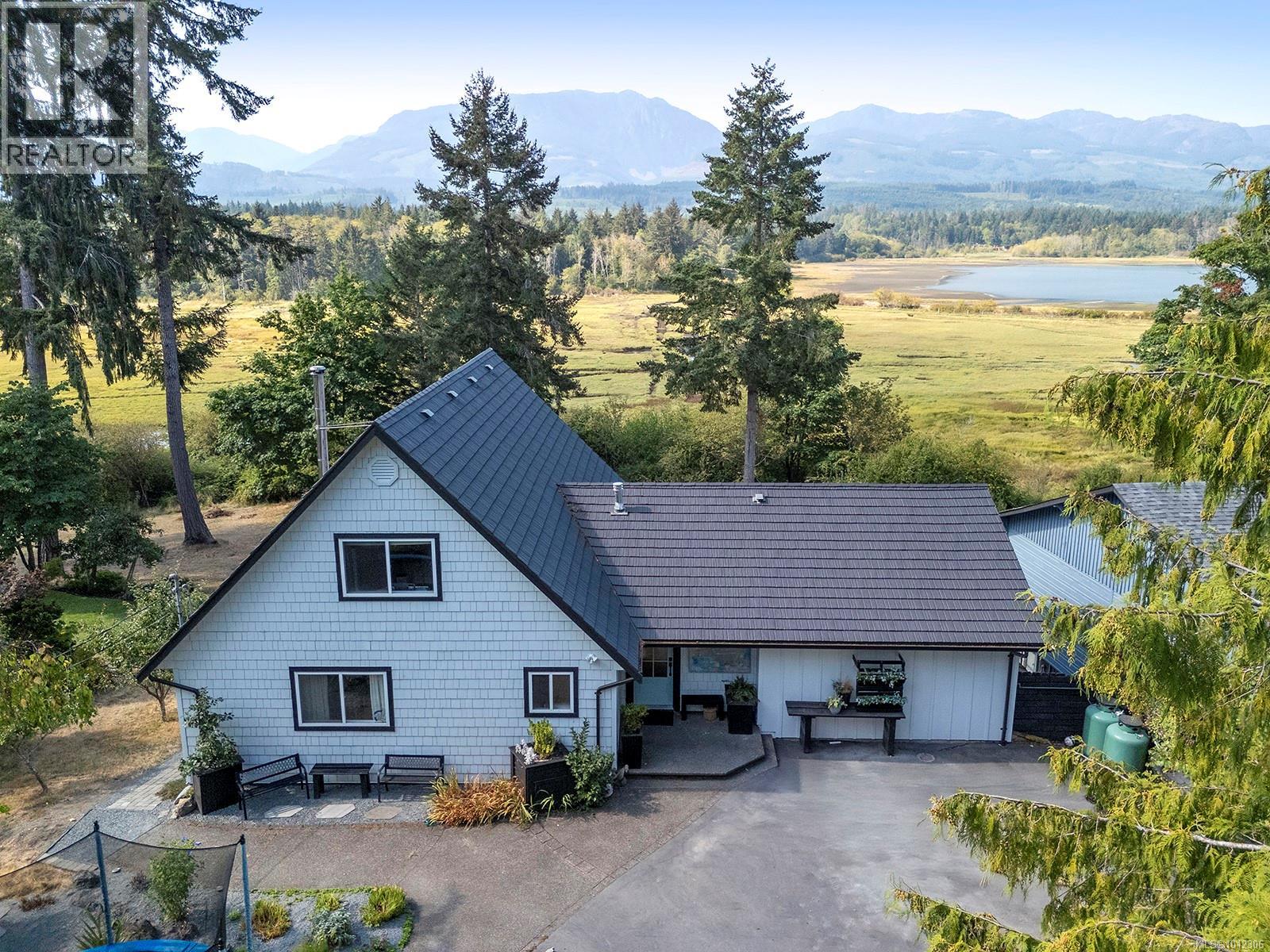 7703 Tozer Rd, Fanny Bay