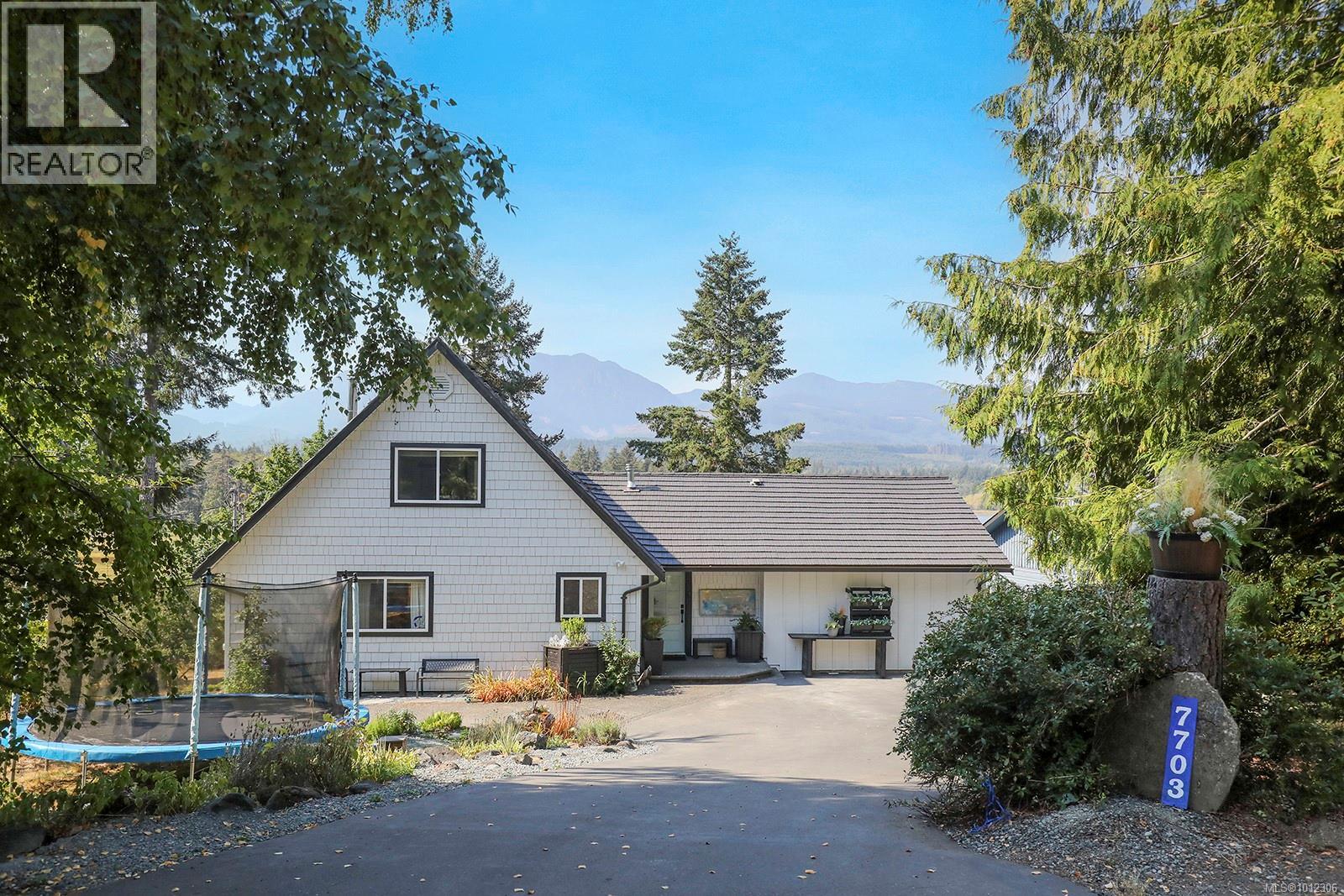 7703 Tozer Rd, Fanny Bay