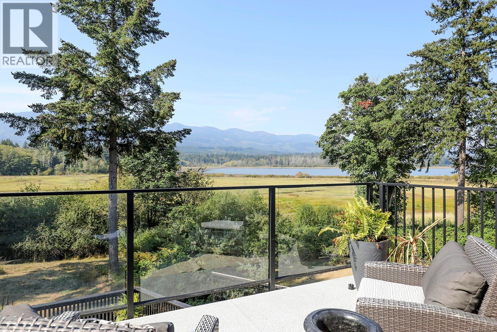 7703 Tozer Rd, Fanny Bay