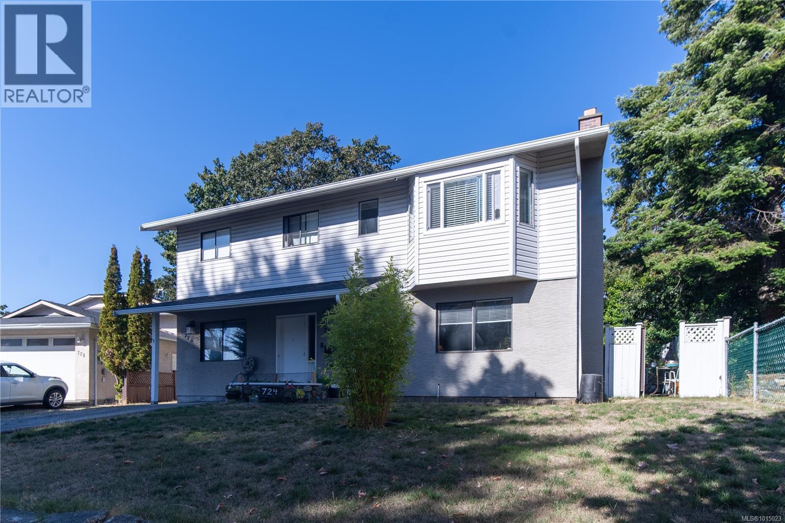 724 Stancombe Pl, Esquimalt