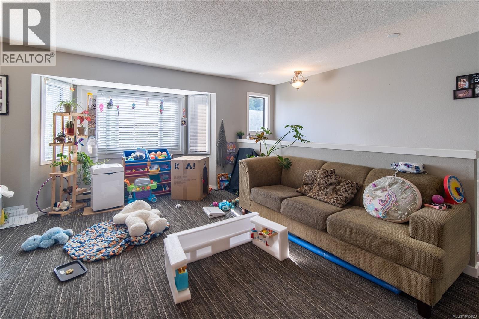 724 Stancombe Pl, Esquimalt