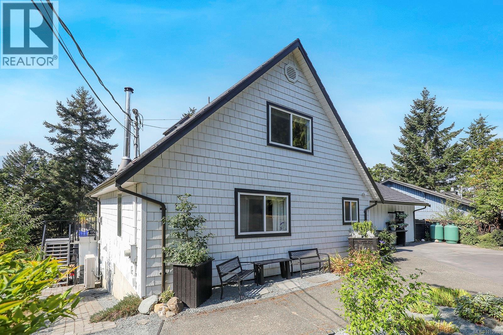 7703 Tozer Rd, Fanny Bay