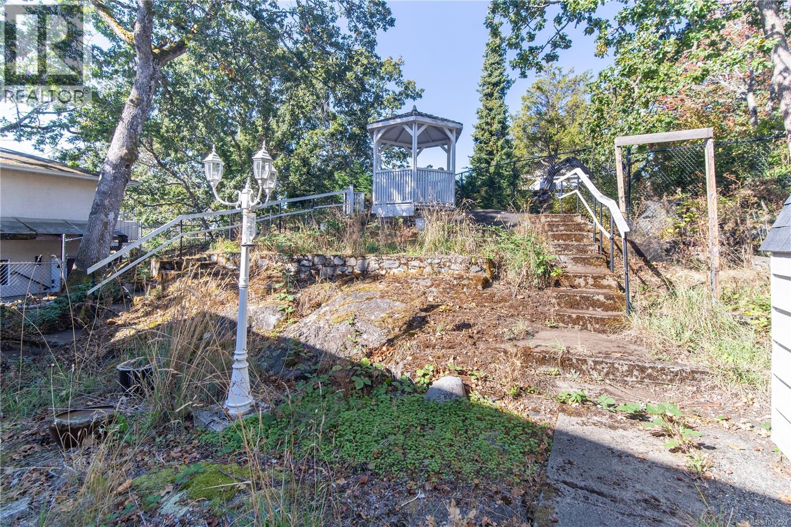 724 Stancombe Pl, Esquimalt