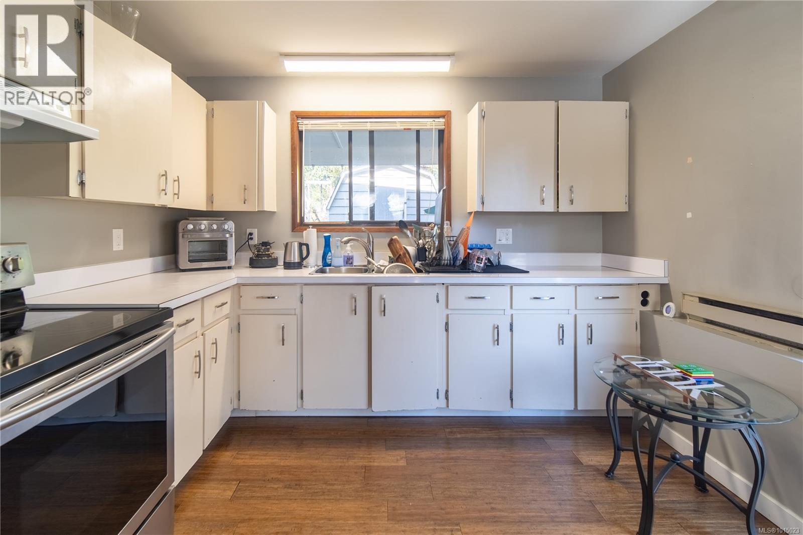 724 Stancombe Pl, Esquimalt