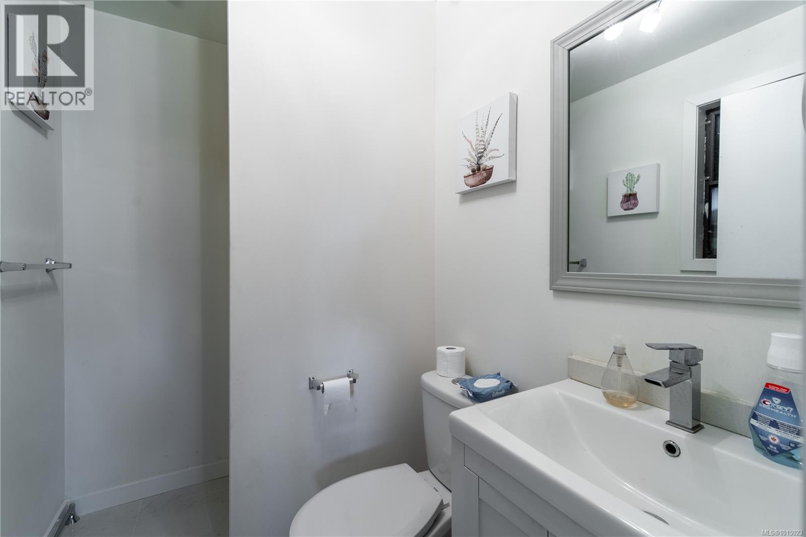 724 Stancombe Pl, Esquimalt
