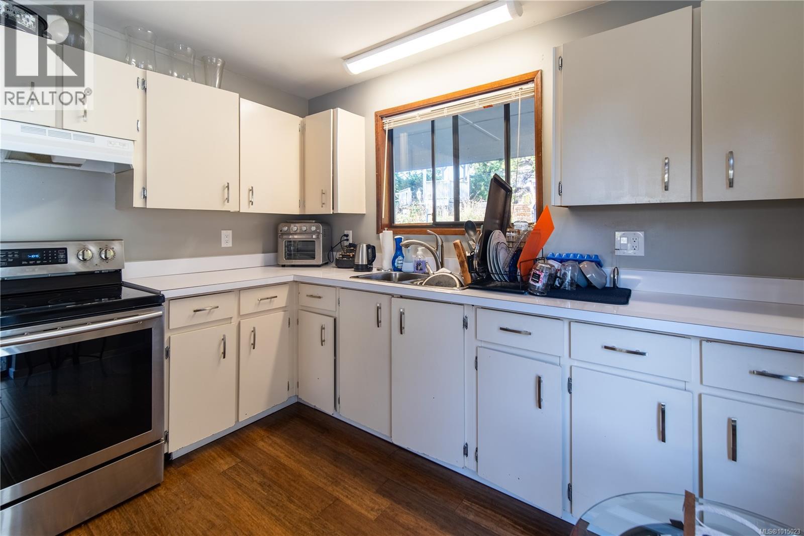 724 Stancombe Pl, Esquimalt