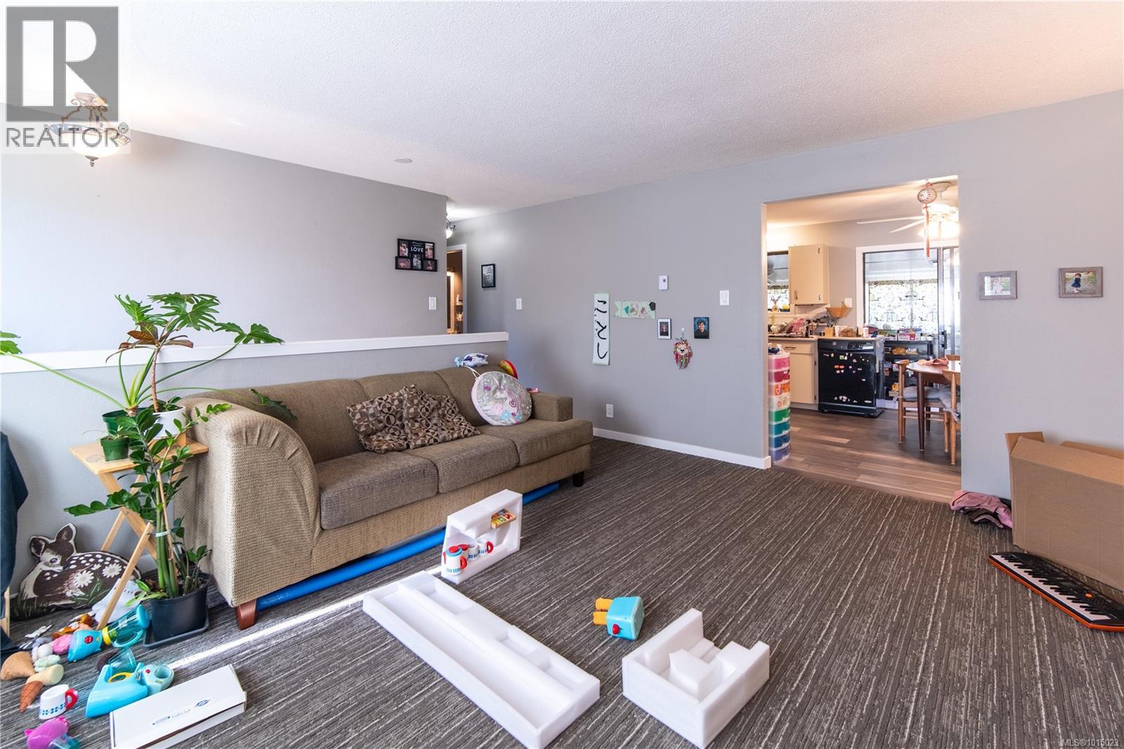 724 Stancombe Pl, Esquimalt