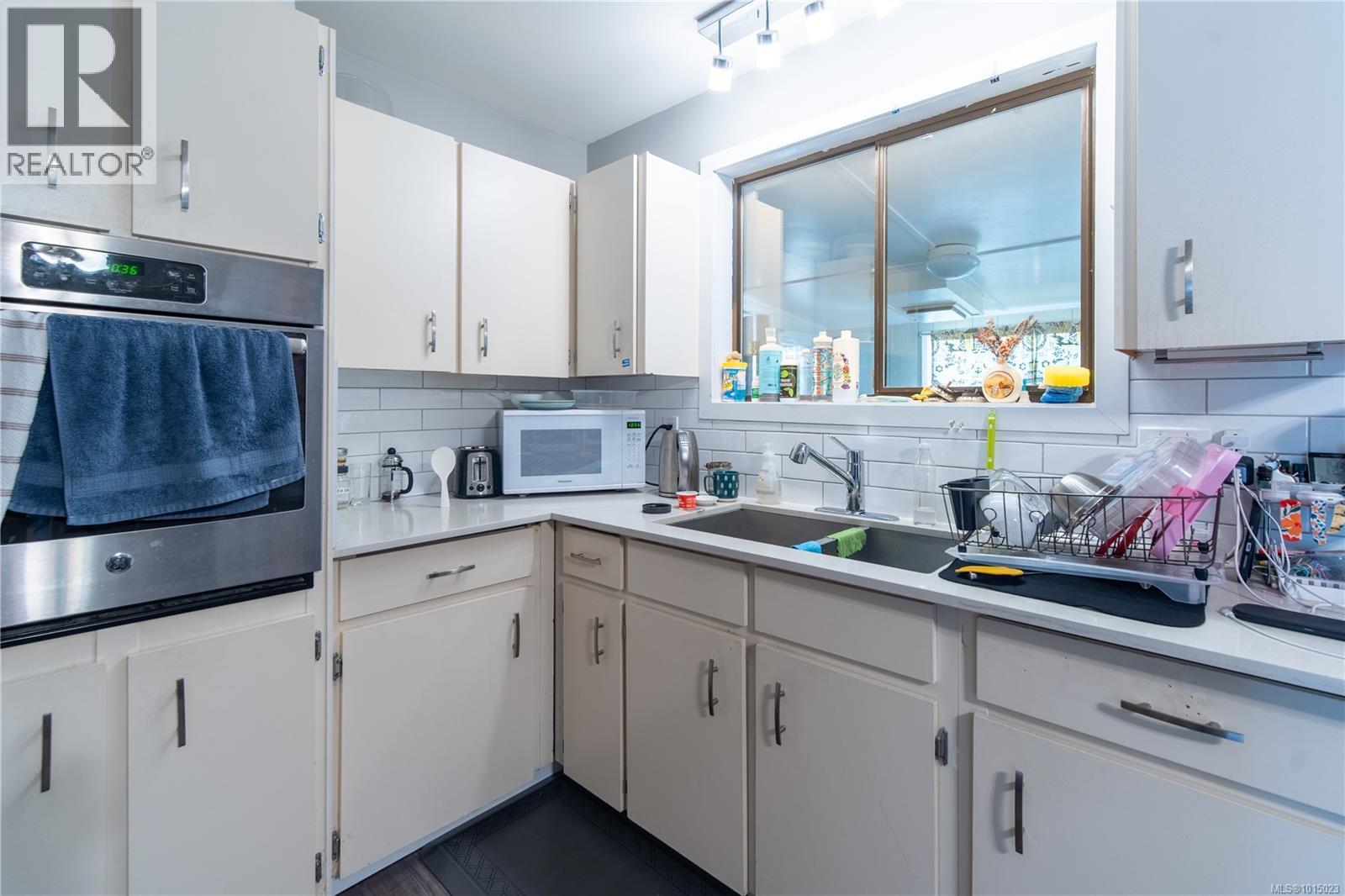 724 Stancombe Pl, Esquimalt