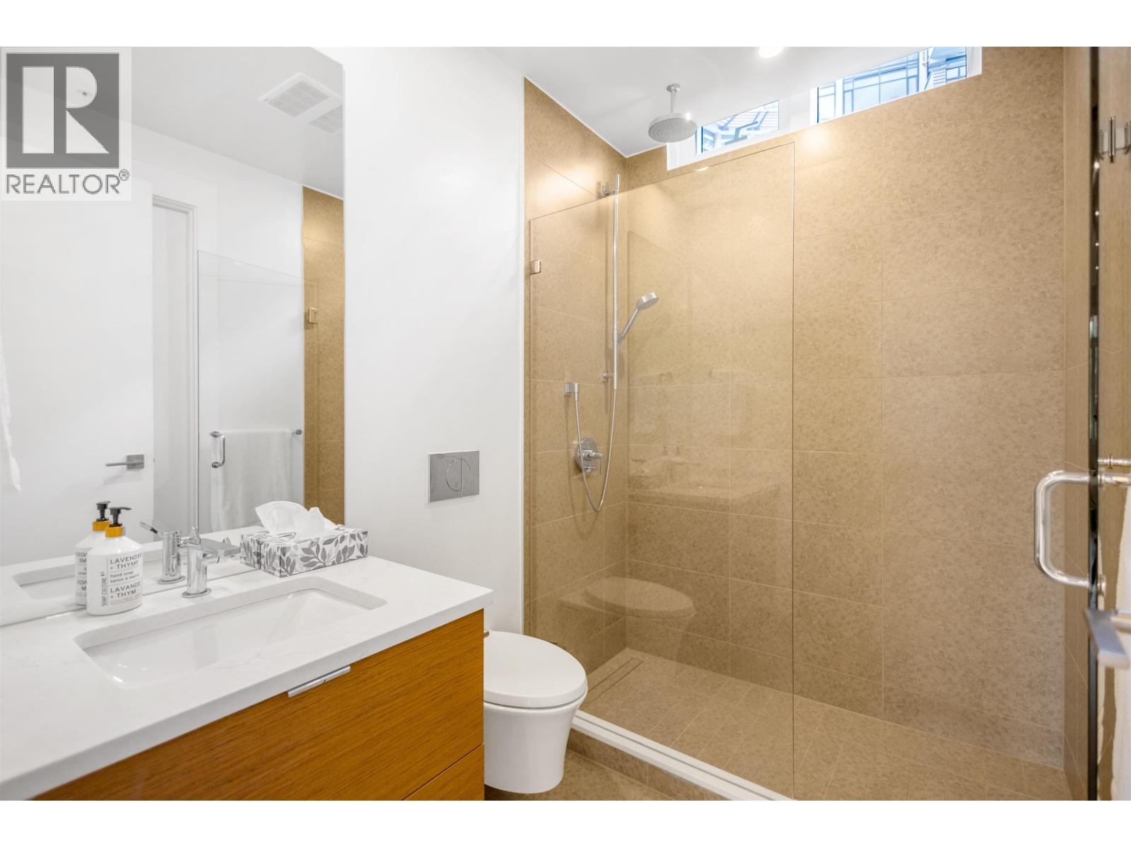 301 6691 NELSON AVENUE, West Vancouver