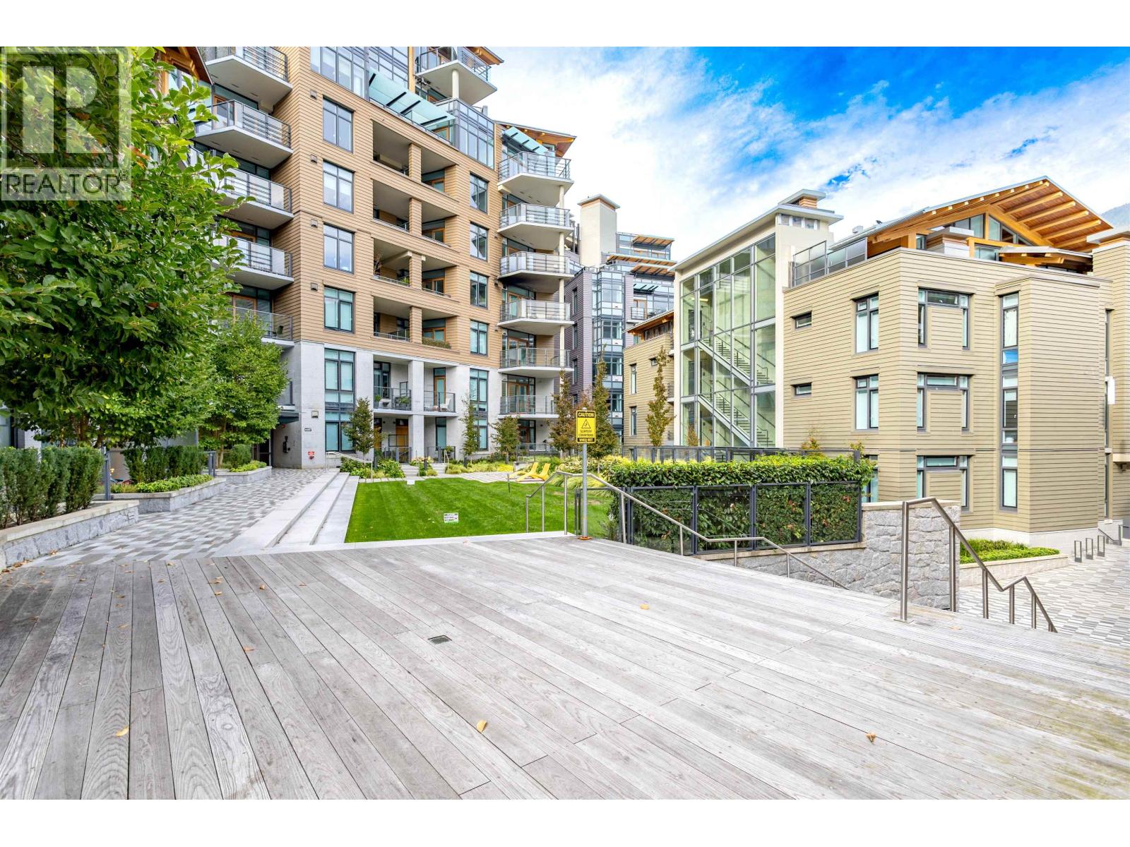 301 6691 NELSON AVENUE, West Vancouver