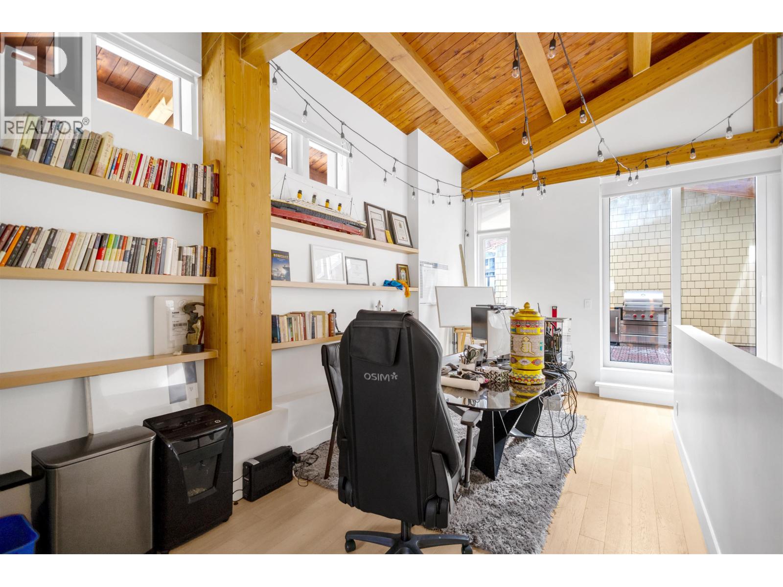 301 6691 NELSON AVENUE, West Vancouver