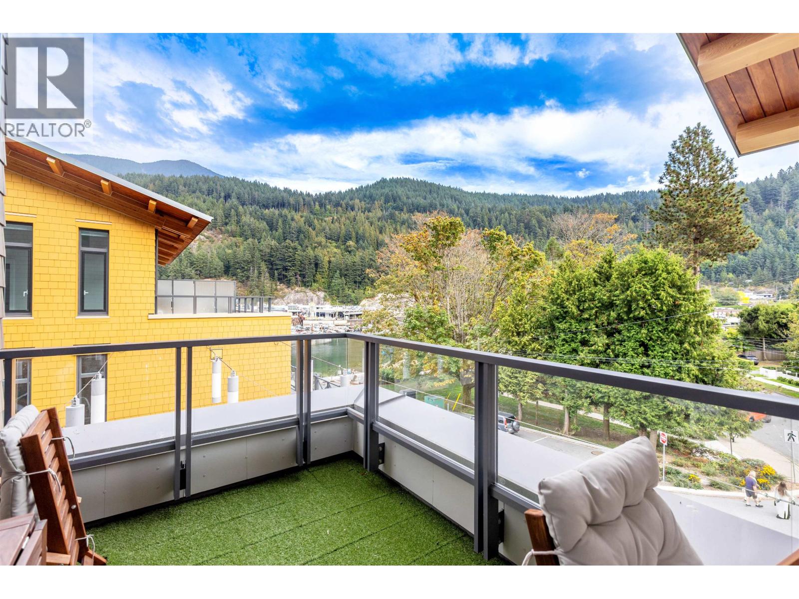 301 6691 NELSON AVENUE, West Vancouver