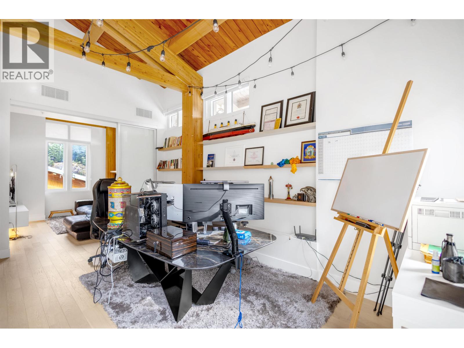 301 6691 NELSON AVENUE, West Vancouver