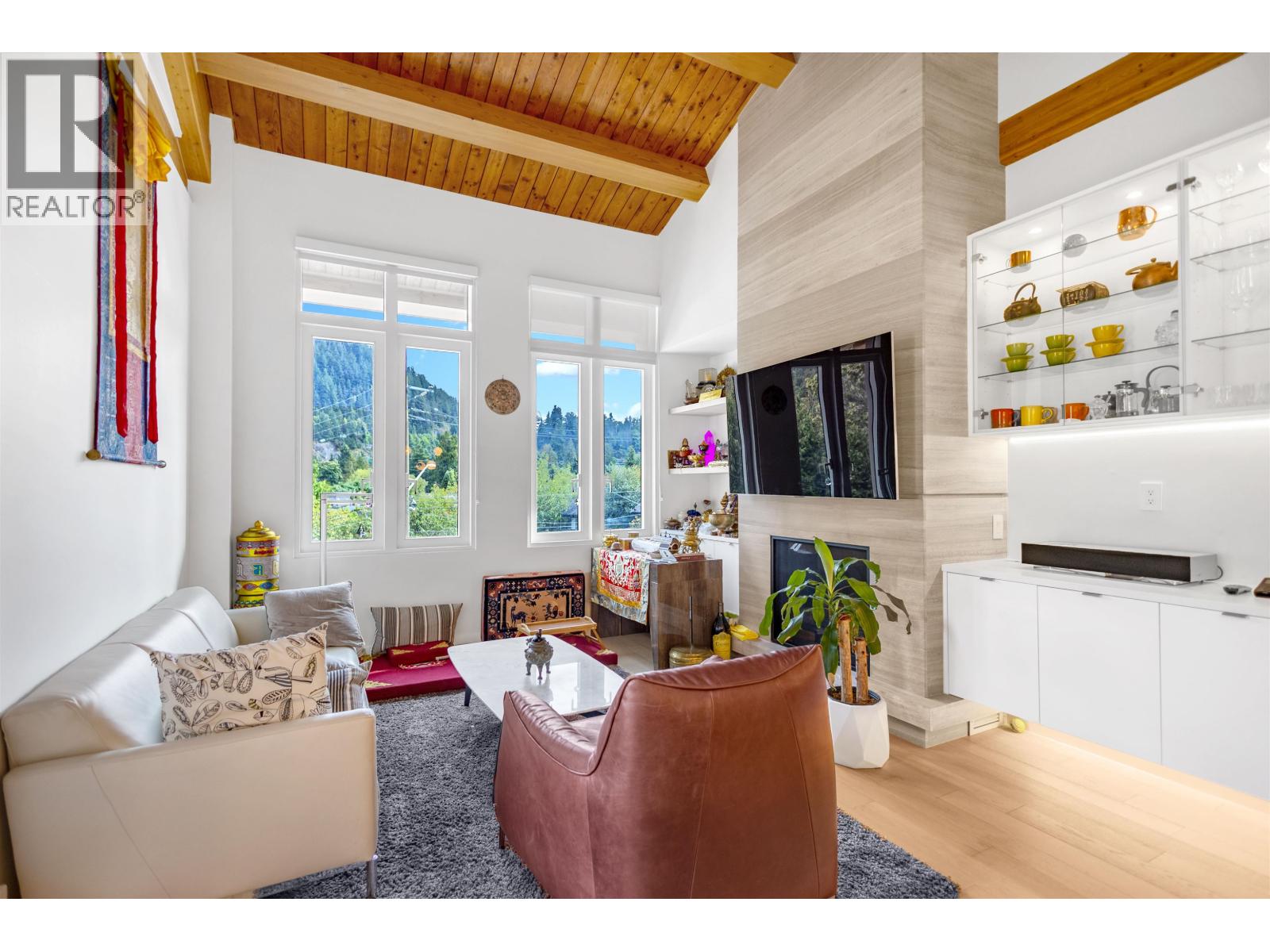 301 6691 NELSON AVENUE, West Vancouver