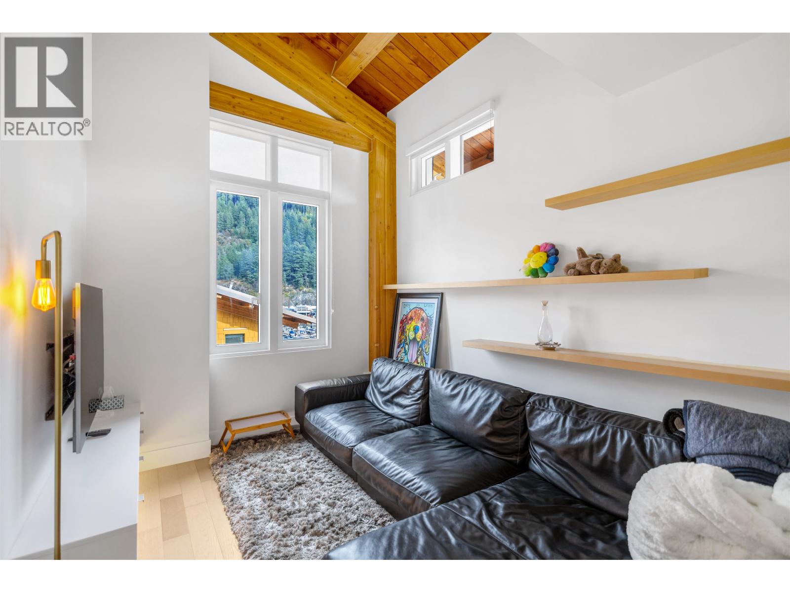 301 6691 NELSON AVENUE, West Vancouver