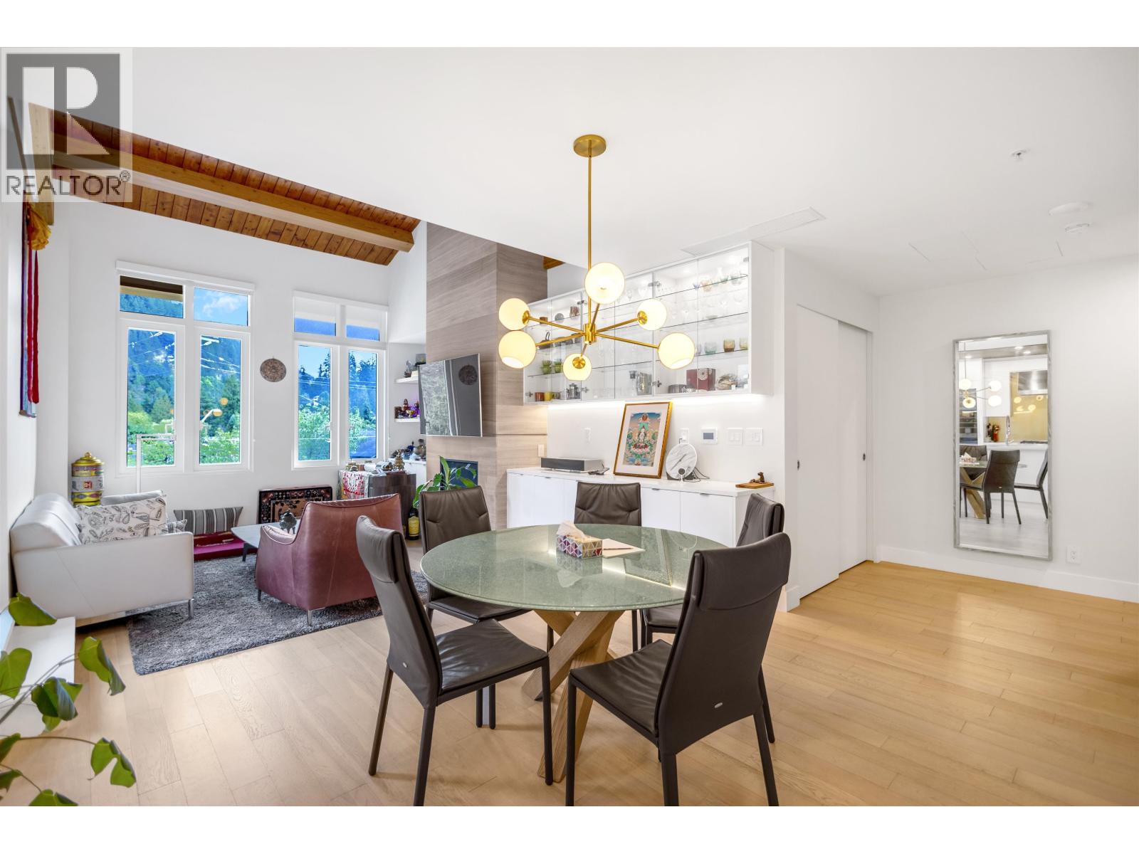 301 6691 NELSON AVENUE, West Vancouver