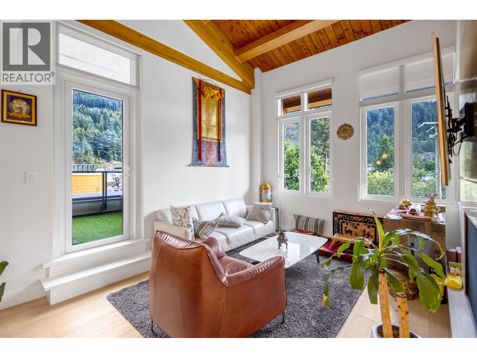 301 6691 NELSON AVENUE, West Vancouver