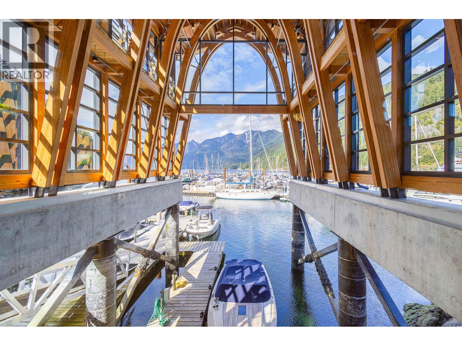 301 6691 NELSON AVENUE, West Vancouver
