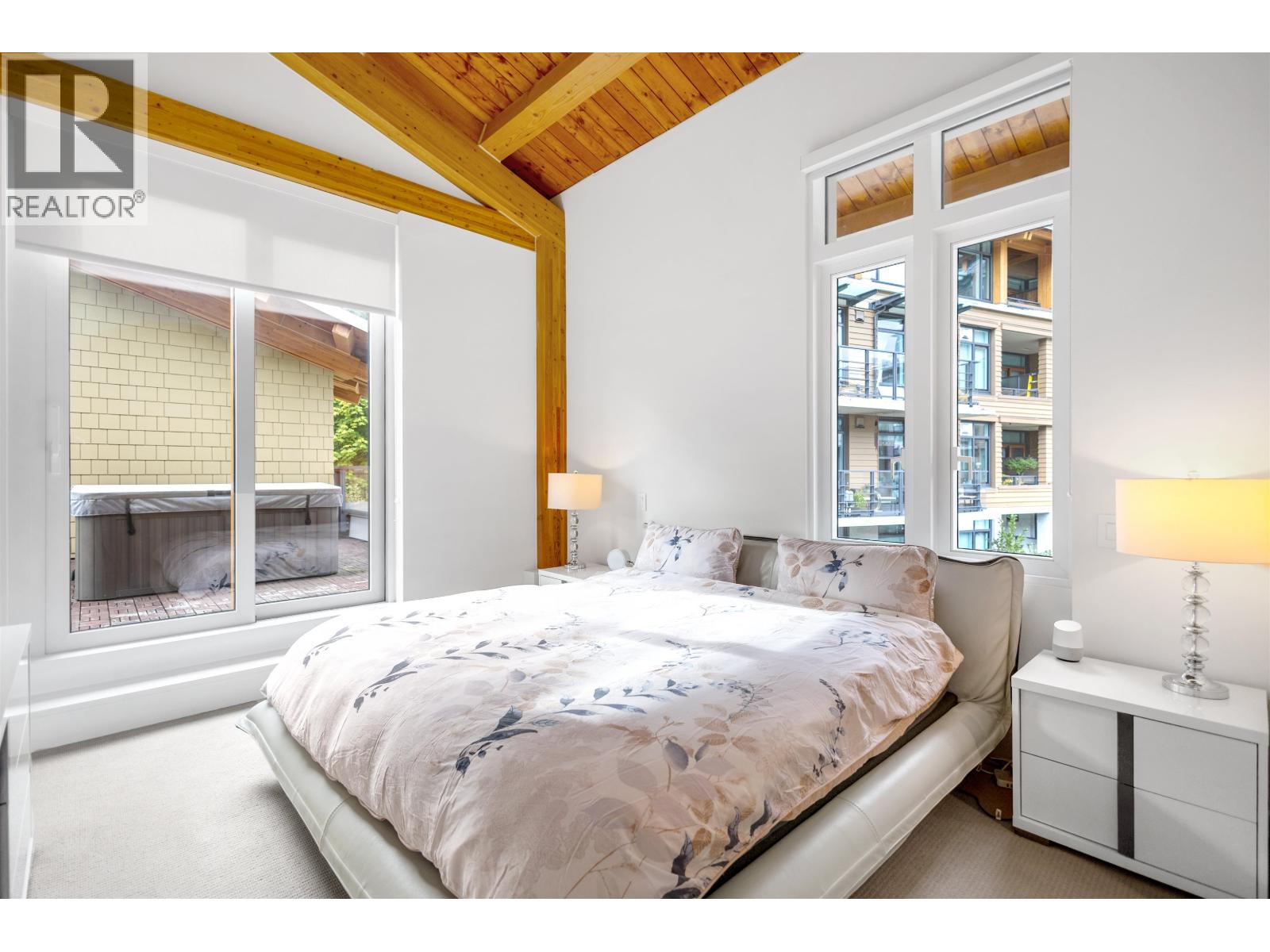 301 6691 NELSON AVENUE, West Vancouver