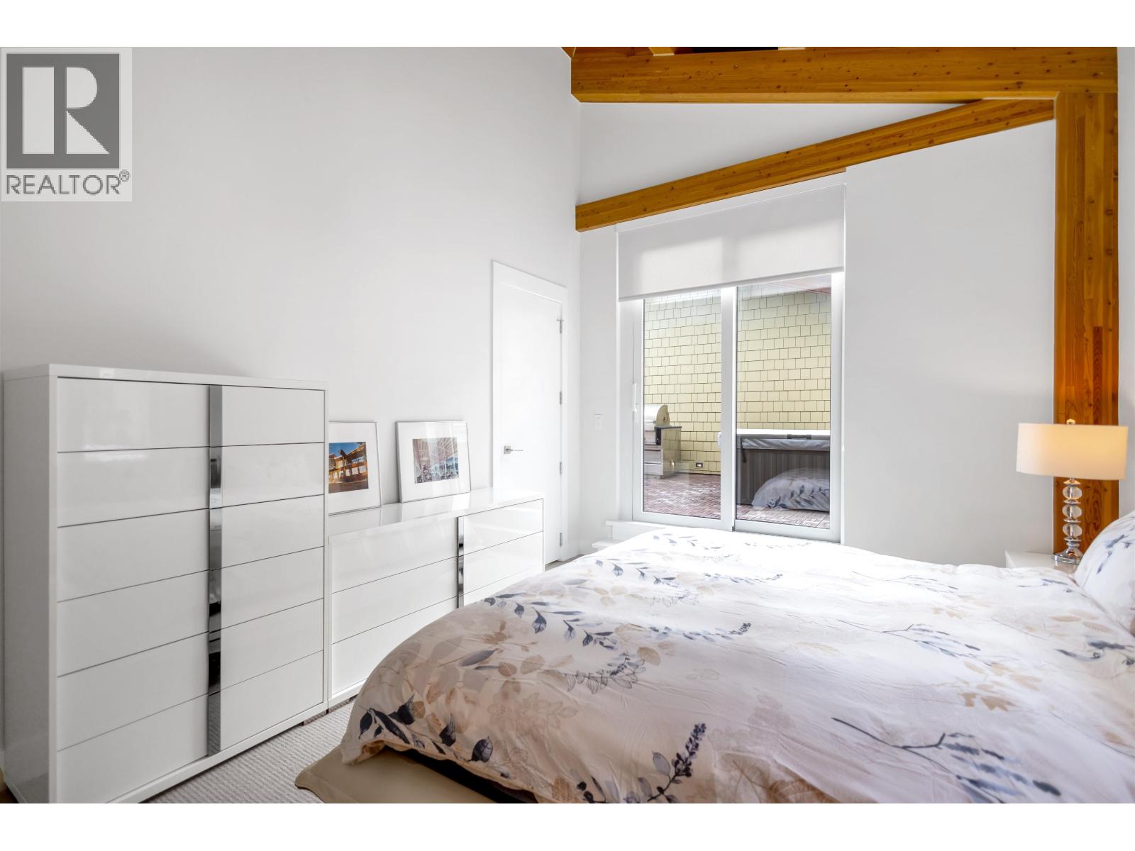 301 6691 NELSON AVENUE, West Vancouver