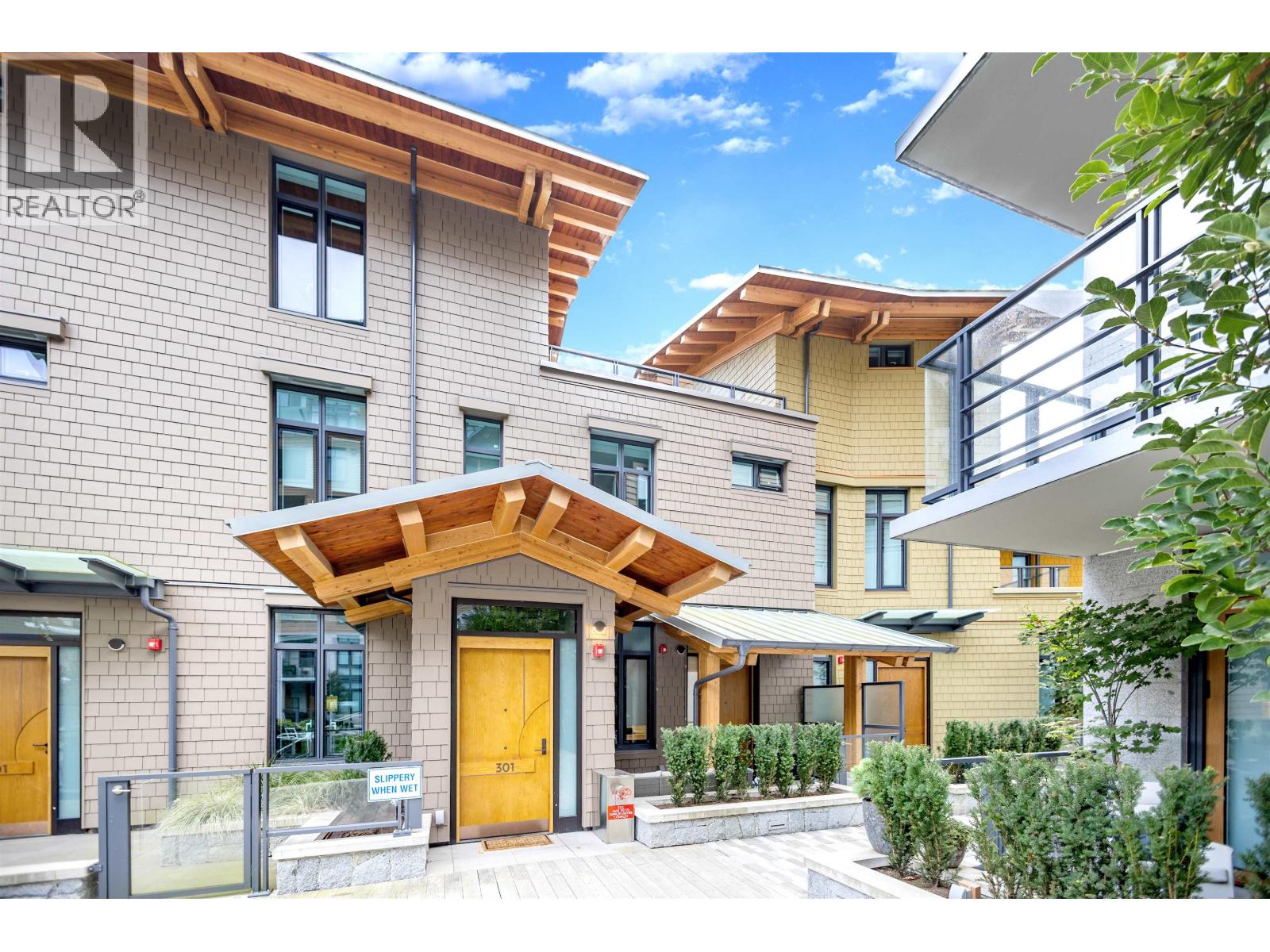 301 6691 NELSON AVENUE, West Vancouver