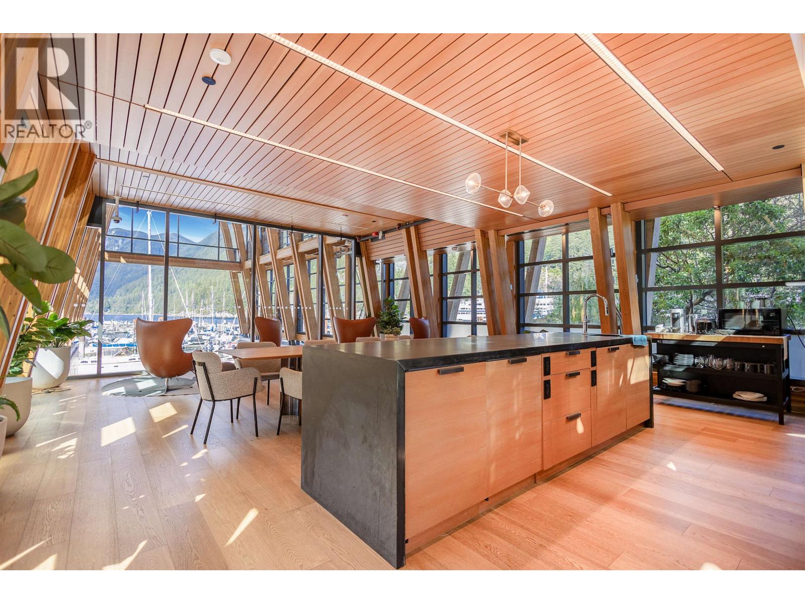 301 6691 NELSON AVENUE, West Vancouver