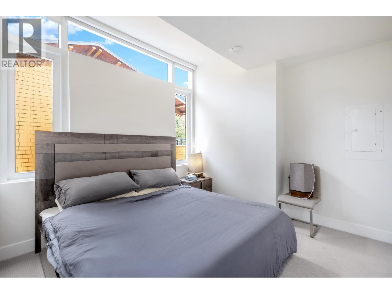 301 6691 NELSON AVENUE, West Vancouver