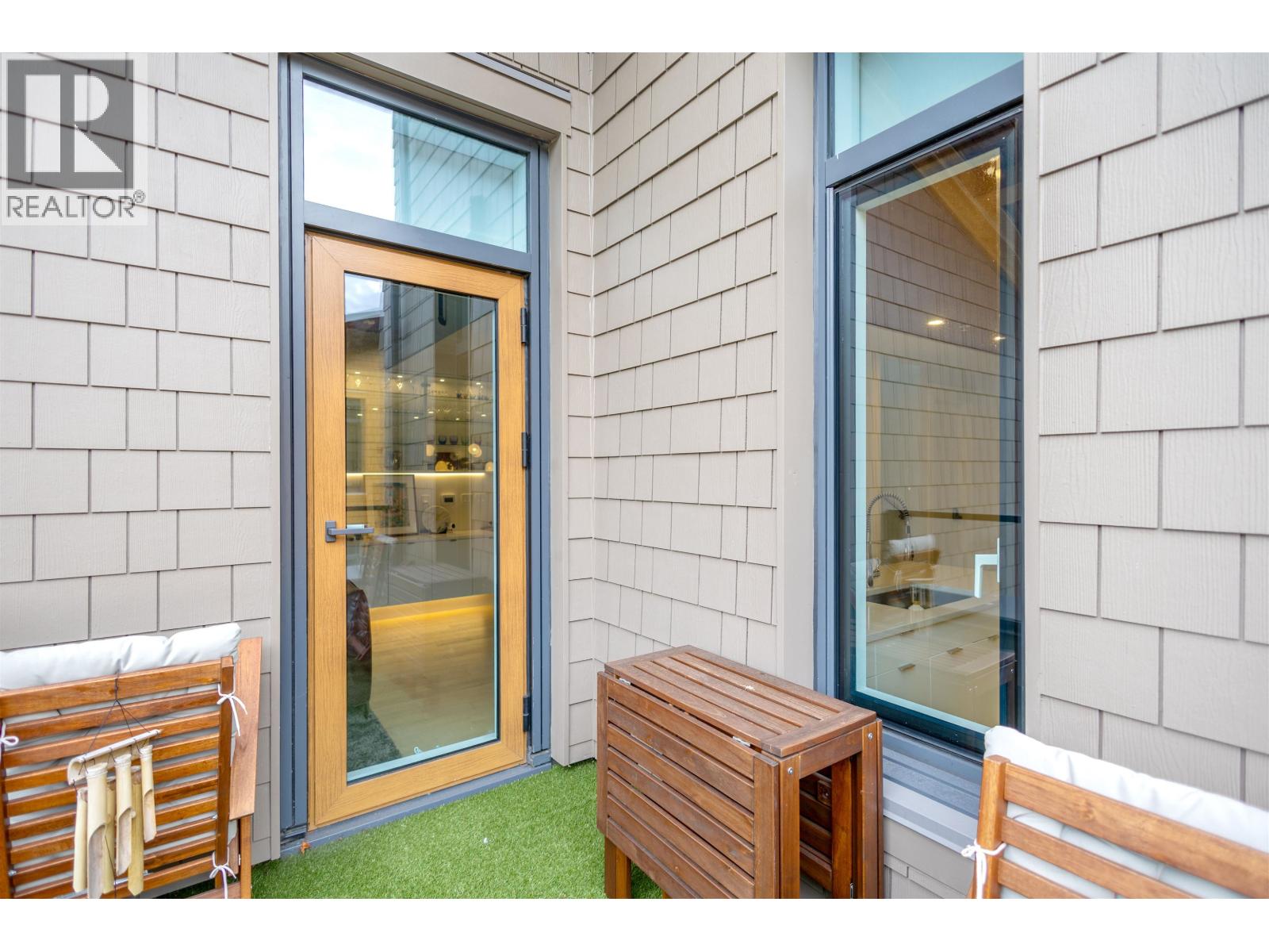301 6691 NELSON AVENUE, West Vancouver