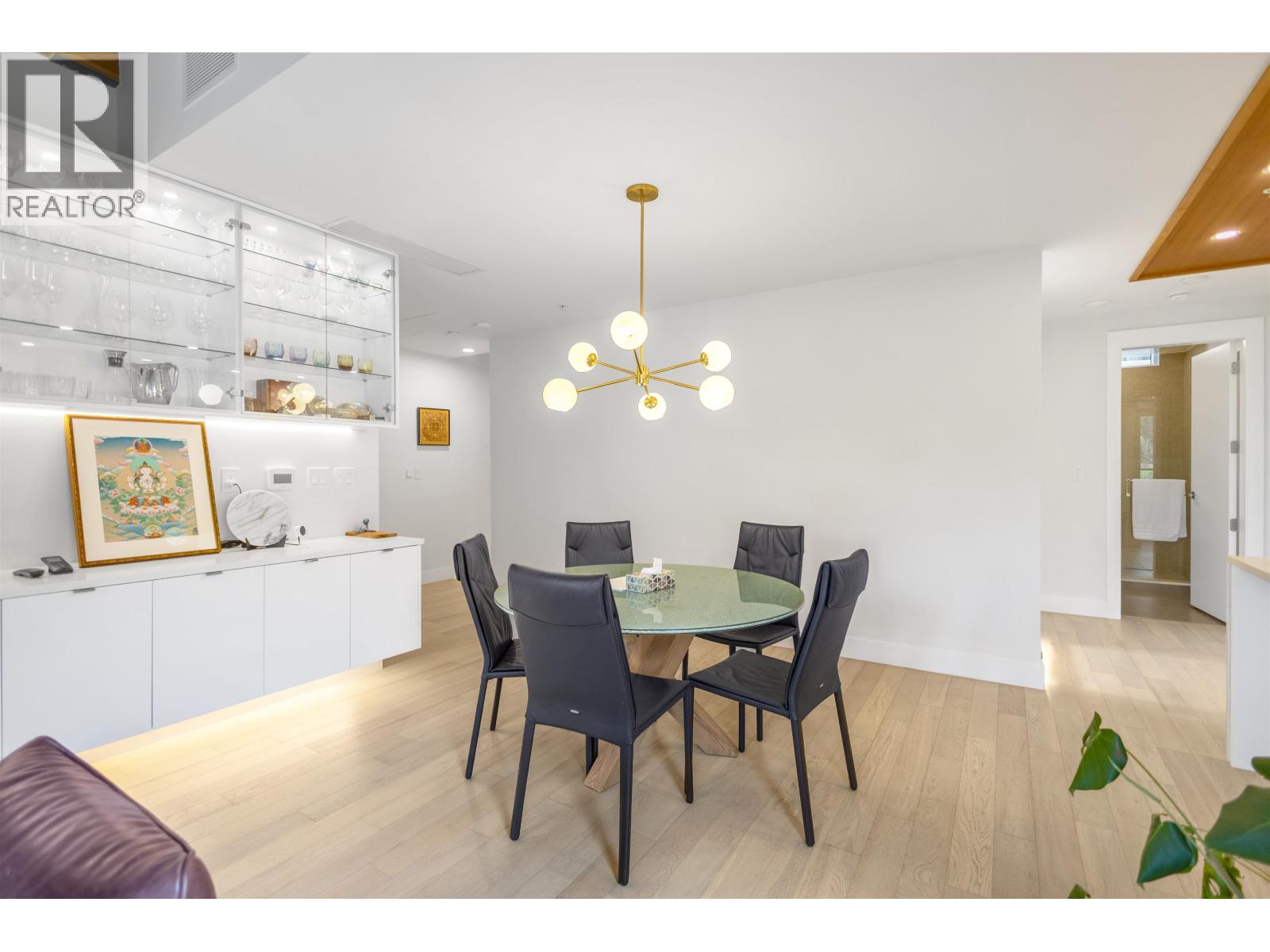 301 6691 NELSON AVENUE, West Vancouver