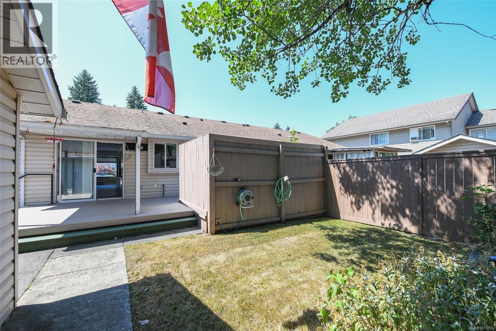 1250 Stewart Ave, Courtenay - Exteriors - Photo 2