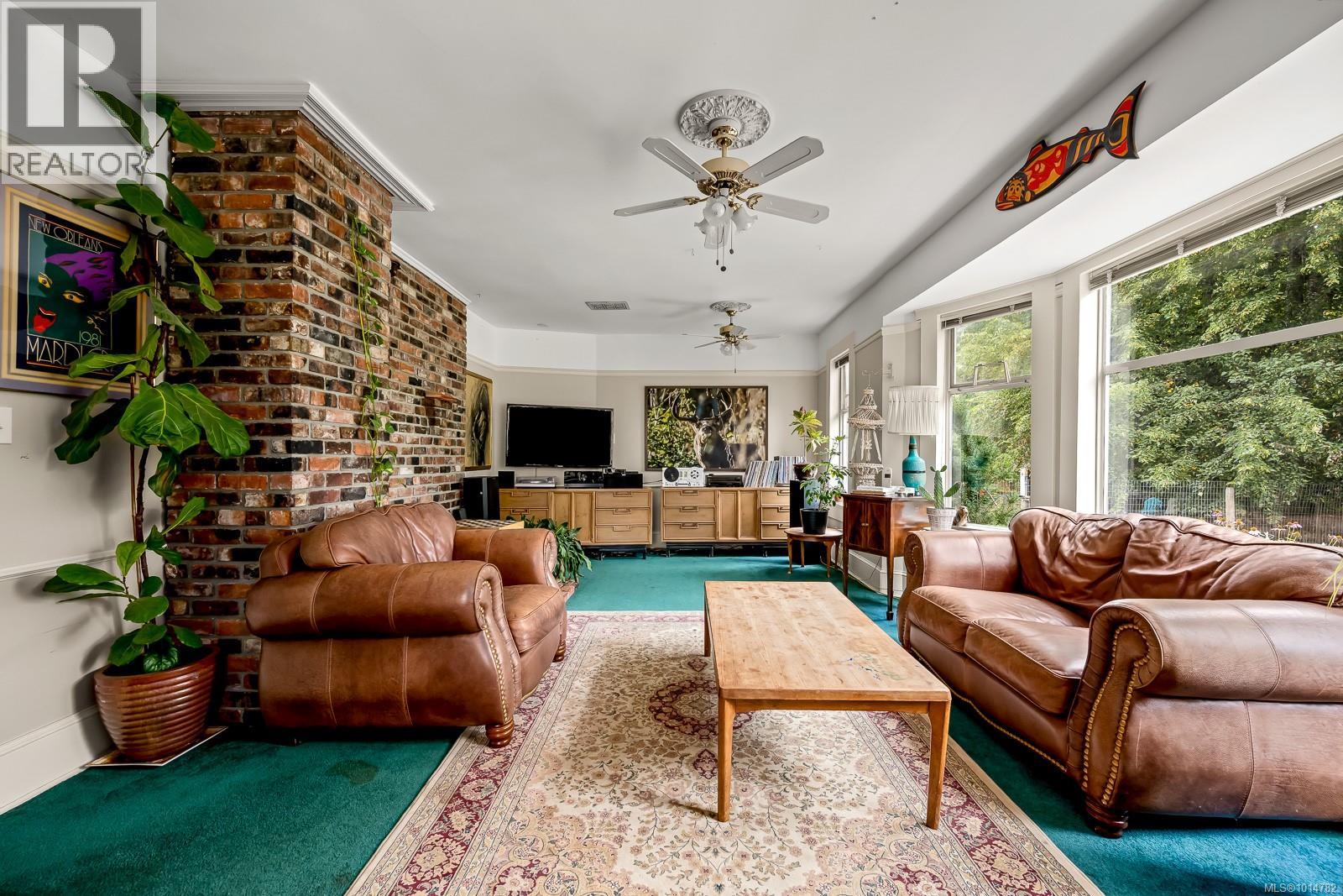 5068 Island Hwy N, Courtenay