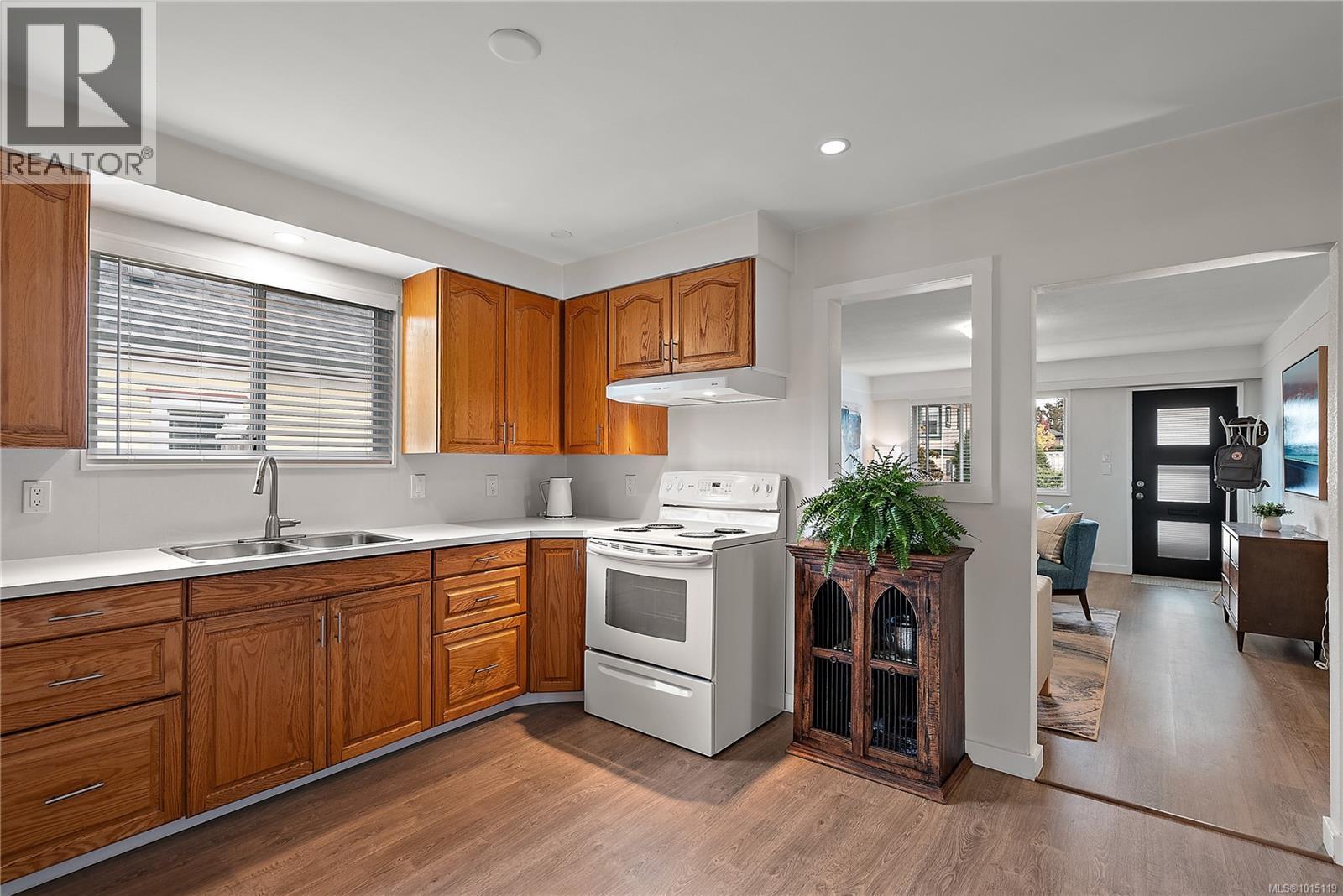 508 Constance Ave, Esquimalt