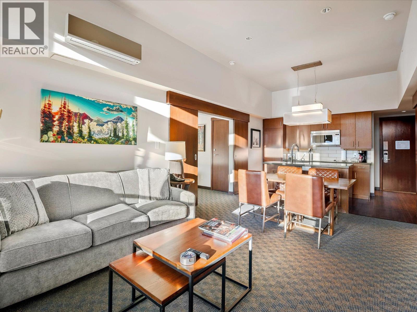 406D 2020 LONDON LANE, Whistler
