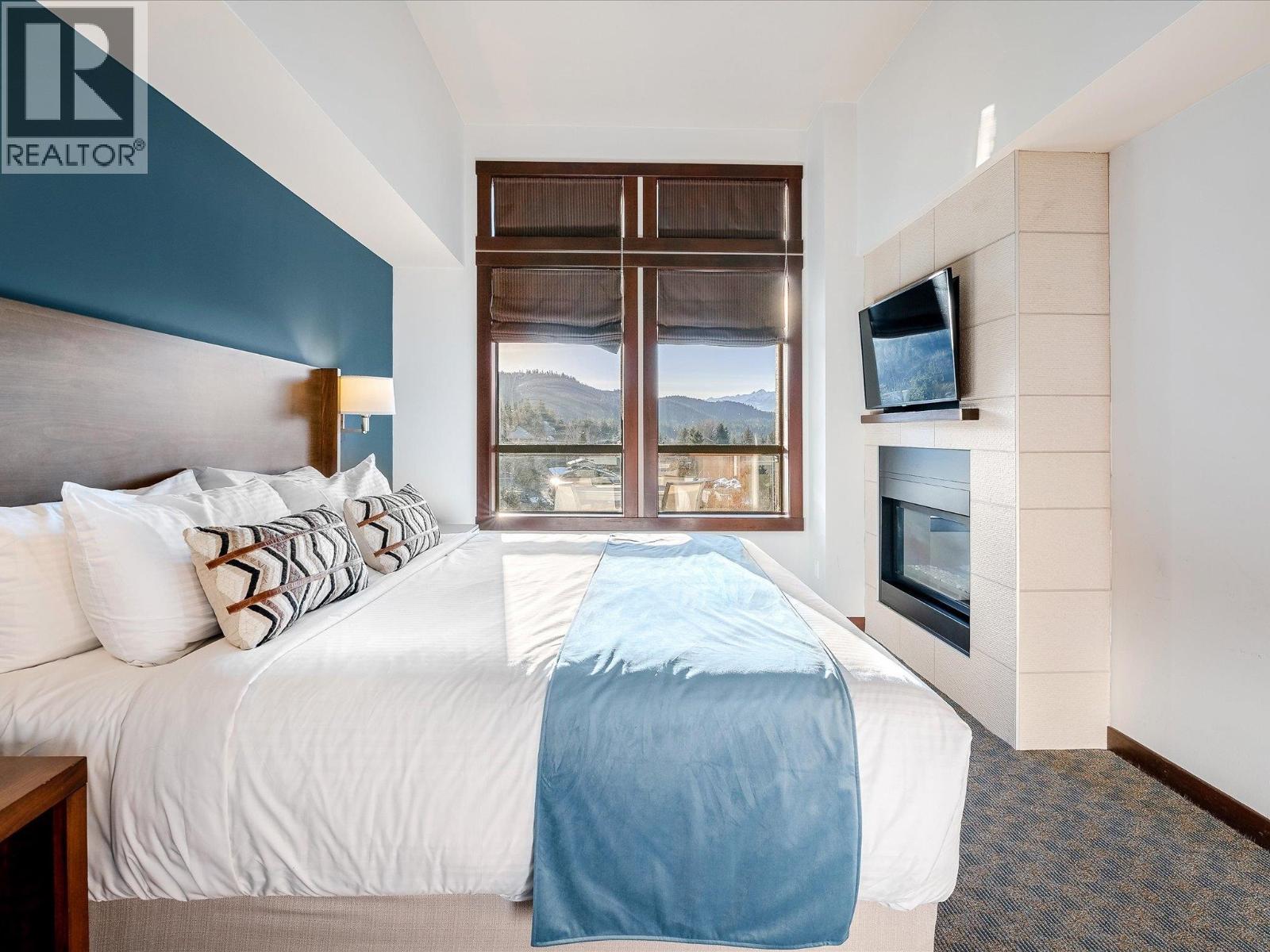 406D 2020 LONDON LANE, Whistler