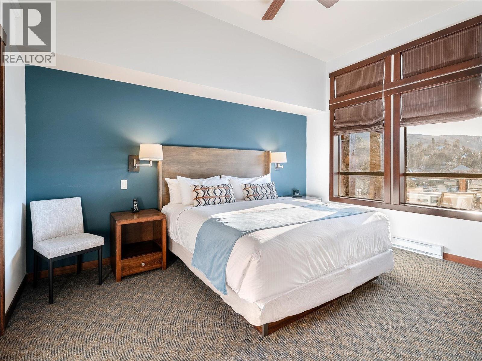 406D 2020 LONDON LANE, Whistler