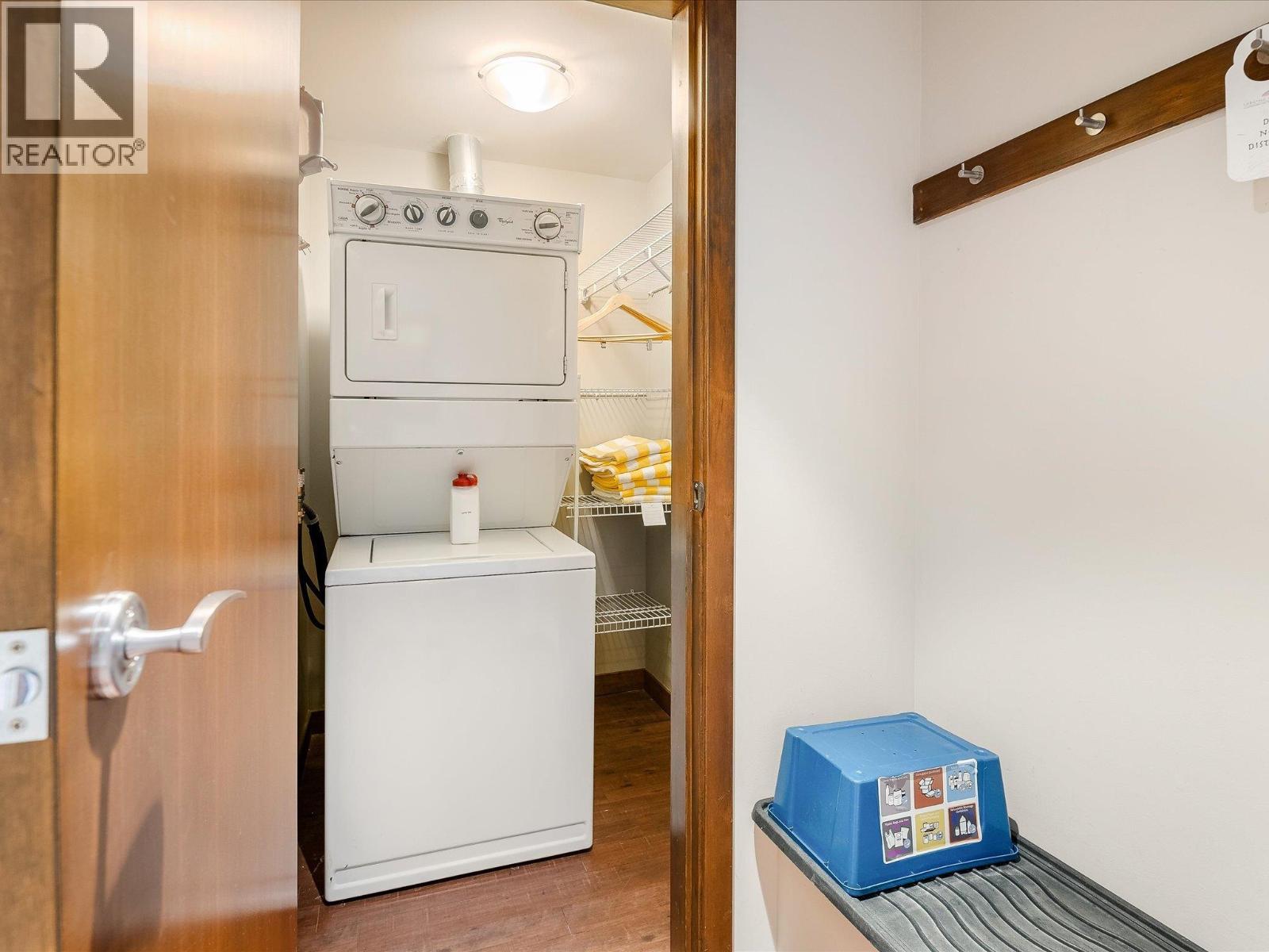 406D 2020 LONDON LANE, Whistler