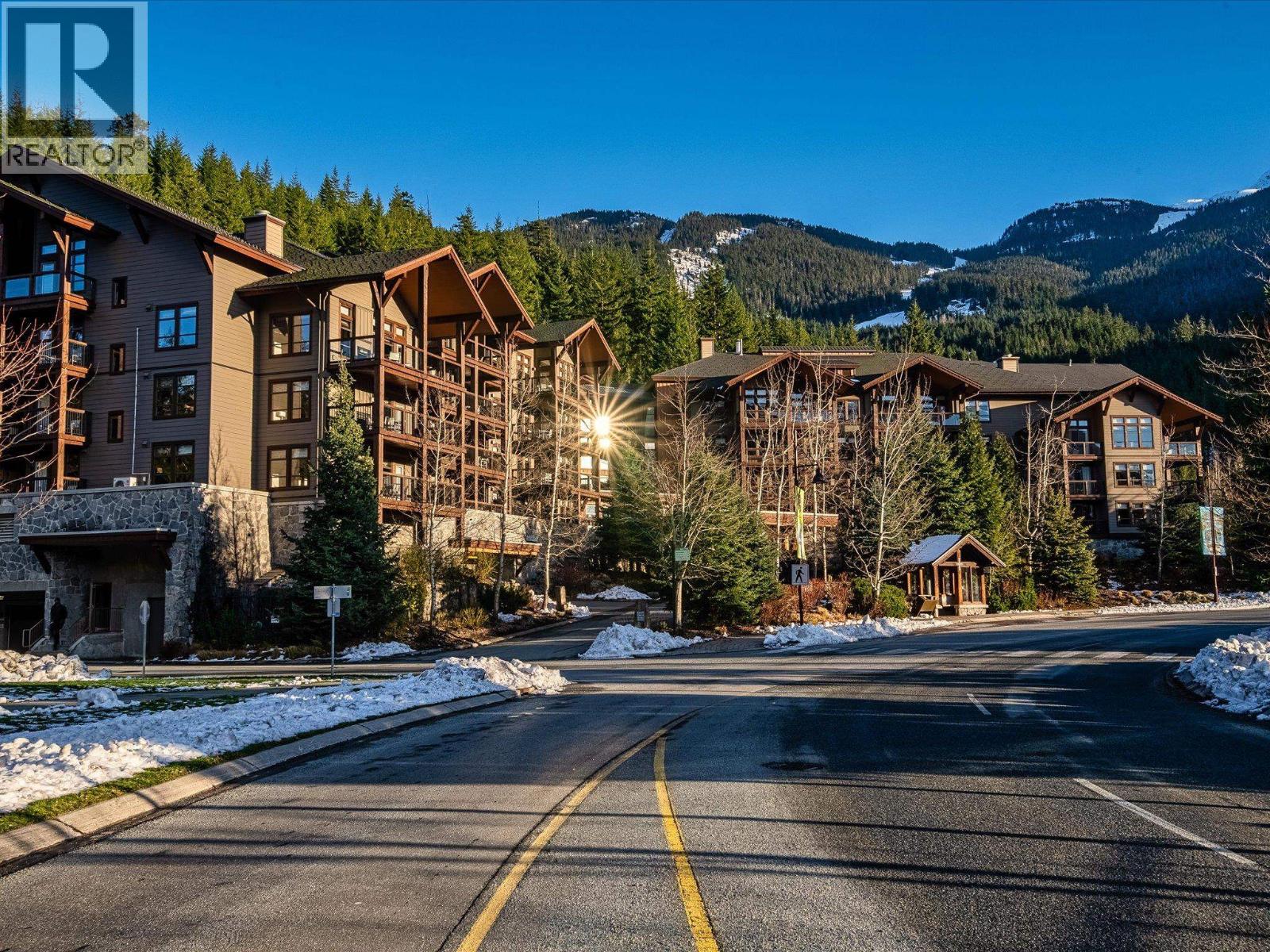 406D 2020 LONDON LANE, Whistler