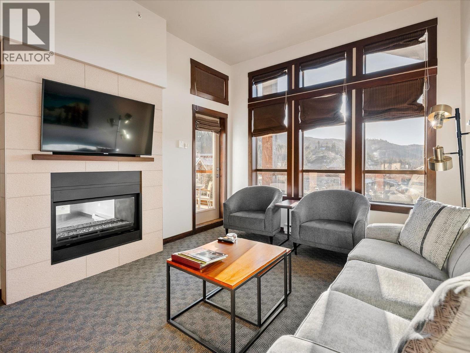 406D 2020 LONDON LANE, Whistler