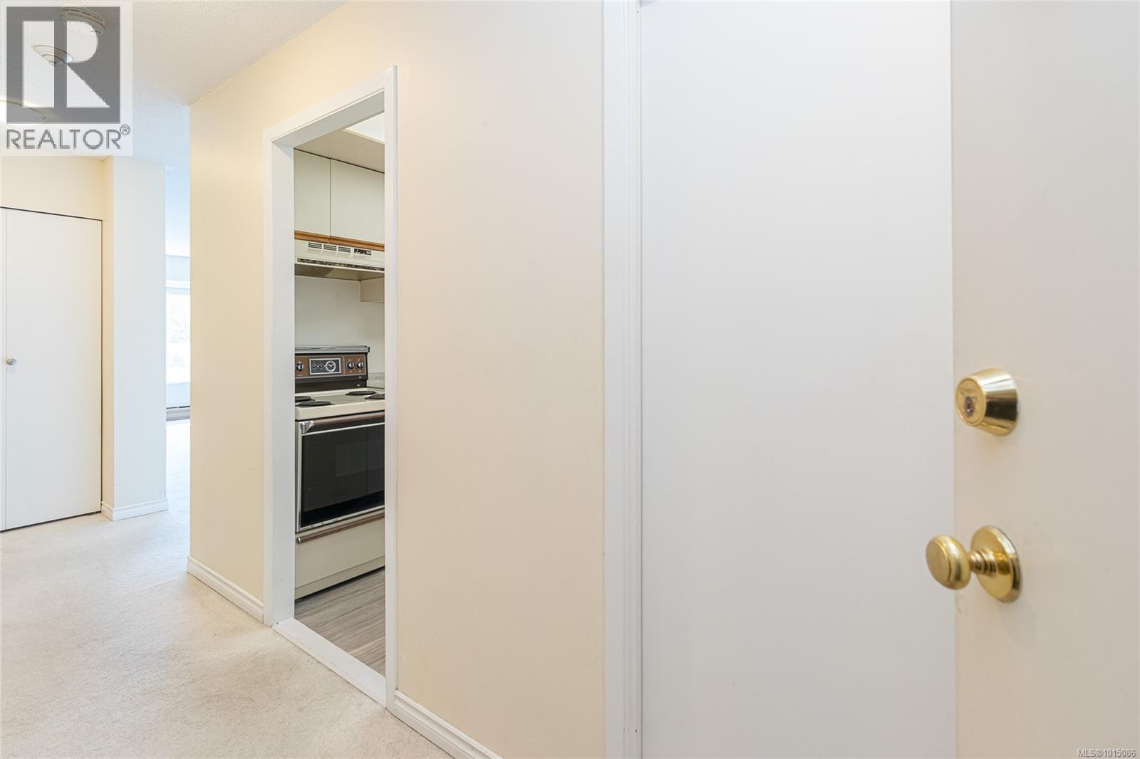501 819 Burdett Avenue, Victoria