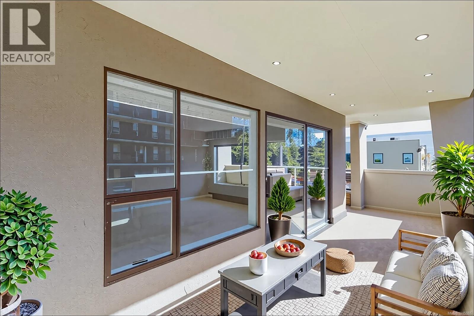 501 819 Burdett Avenue, Victoria