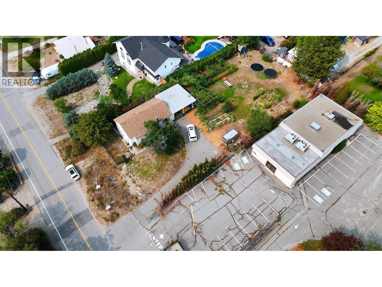 9704 JULIA Street, Summerland